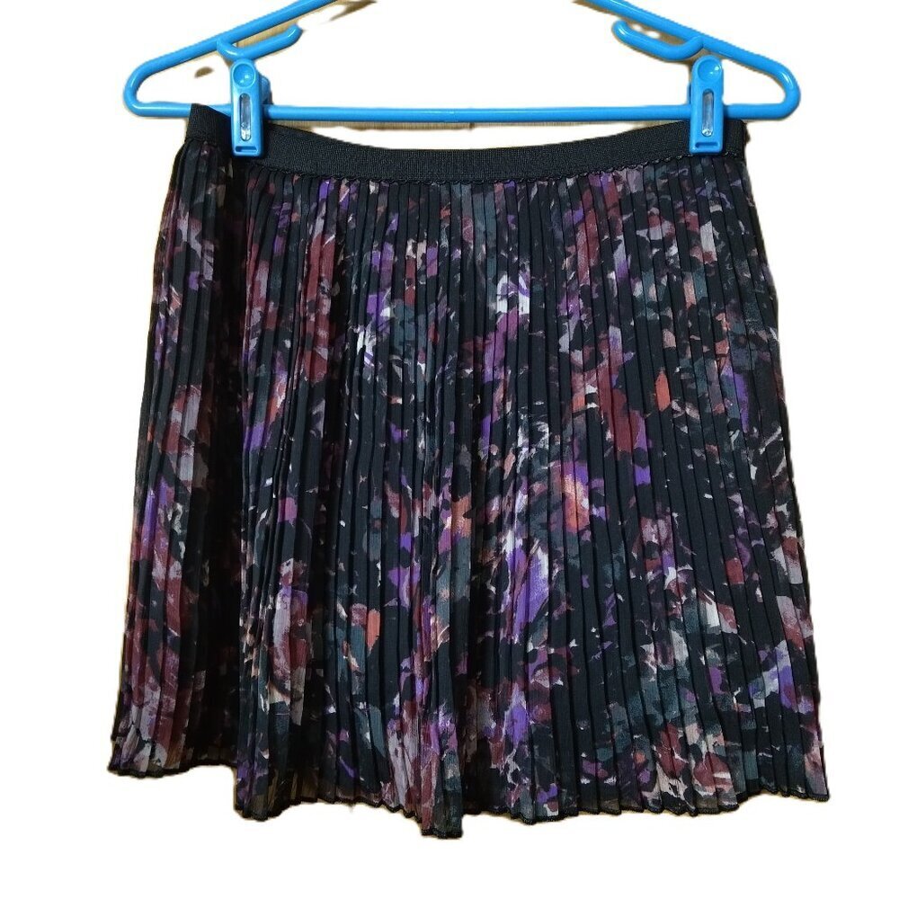 Joe Benbasset Size XS Pleated Floral Mini Skirt Pull On Elastic Waist Flirty